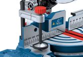 Bosch 254 斜切鋸具有精確角度調節功能。