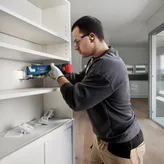 用於架子安裝的Bosch GOP 185-LI 無線多功能切割機。.