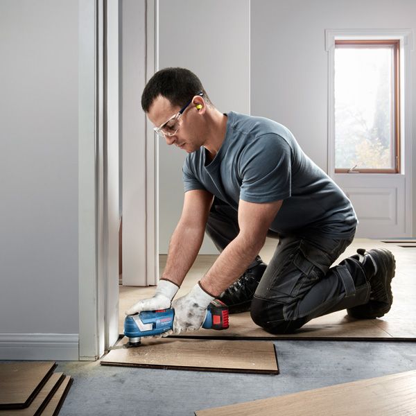 GOP 185-LI Bosch GOP 185-LI 無線多功能切割機可修剪地板。.