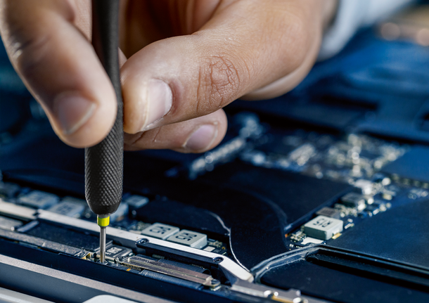 用於電子產品維修的Bosch精密螺絲起子。.