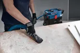 BoschGAS 12-40 MA 多用途除塵器清潔灰塵。