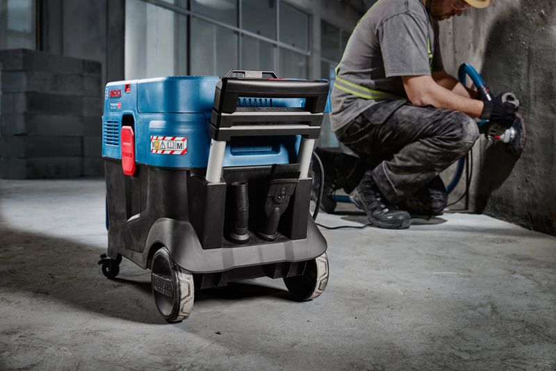 GAS 12-40 MA 正在使用BoschGAS 12-40 MA 多功能提取器。.