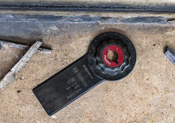 用於切割混凝土表面塑膠的振動工具刀片。