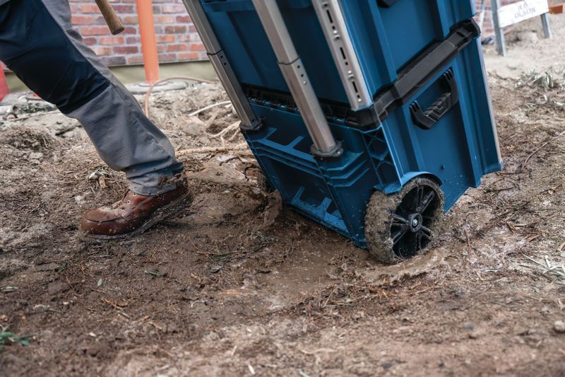 BoschL-BOXX Contractor 476 泥漿搬運箱系統。