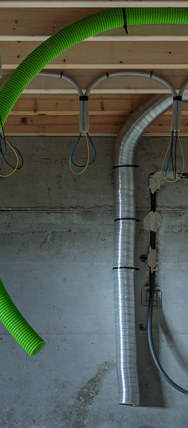 在新廚房中安裝管道